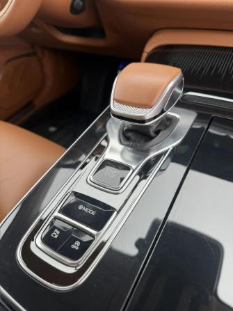 Hongqi H9 I Рестайлинг с пробегом 2024 года, цена 4 499 000 рублей, 5000 км, седан, Автокод Объявления