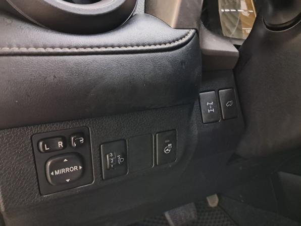 Toyota RAV4 IV (XA40) Рестайлинг с пробегом 2017 года, цена 1 875 000 рублей, 185365 км, внедорожник, Автокод Объявления