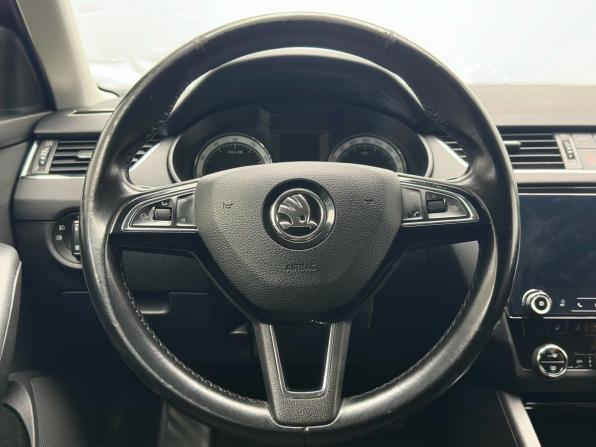 Skoda Octavia III (A7) Рестайлинг с пробегом 2017 года, цена 1 815 000 рублей, 262951 км, лифтбек, Автокод Объявления