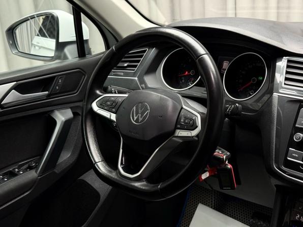Volkswagen Tiguan II Рестайлинг с пробегом 2021 года, цена 2 349 000 рублей, 49622 км, внедорожник, Автокод Объявления