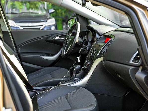 Opel Astra J Рестайлинг с пробегом 2012 года, цена 635 001 рубль, 162758 км, хэтчбек, Автокод Объявления