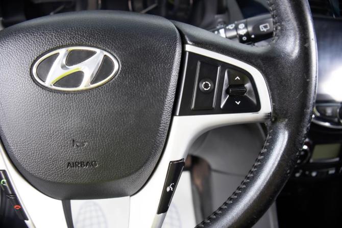 Hyundai Solaris I с пробегом 2012 года, цена 899 000 рублей, 192356 км, хэтчбек, Автокод Объявления