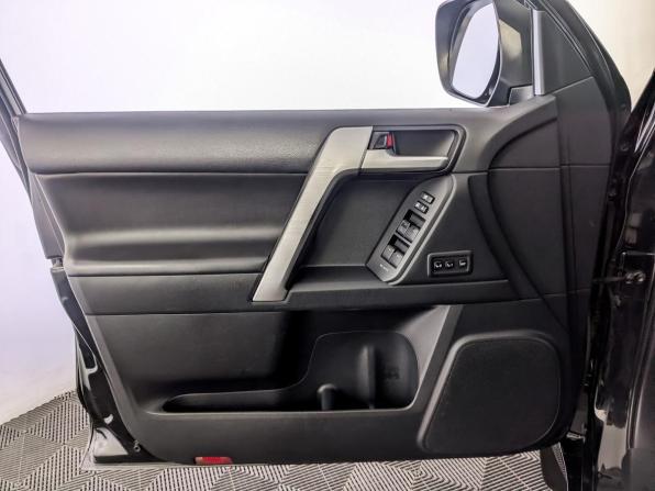 Toyota Land Cruiser Prado 150 Series Рестайлинг 2 с пробегом 2018 года, цена 4 500 000 рублей, 238427 км, внедорожник, Автокод Объявления