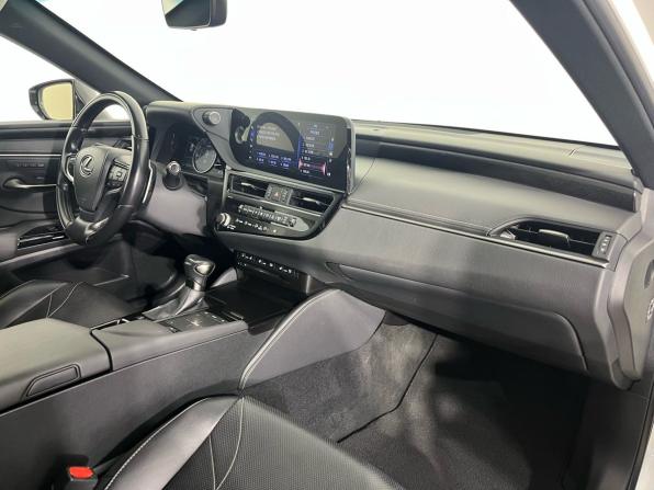 Lexus ES VII Рестайлинг с пробегом 2022 года, цена 4 600 000 рублей, 62220 км, седан, Автокод Объявления