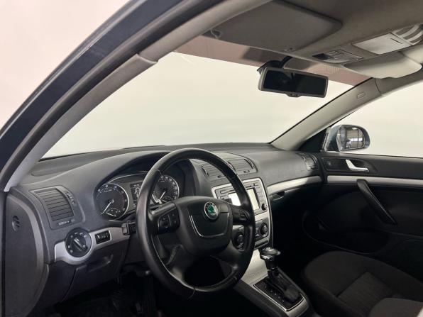 Skoda Octavia II (A5) Рестайлинг с пробегом 2011 года, цена 699 000 рублей, 253000 км, лифтбек, Автокод Объявления