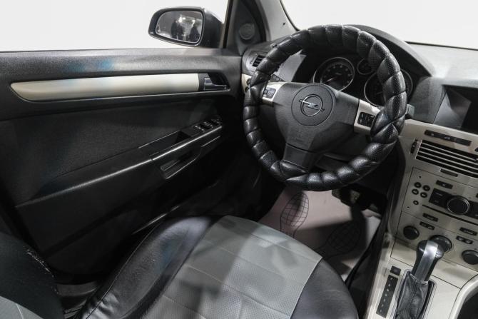 Opel Astra H Рестайлинг с пробегом 2008 года, цена 449 000 рублей, 384000 км, седан, Автокод Объявления