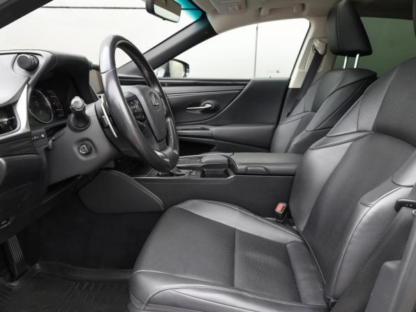 Lexus ES VII с пробегом 2018 года, цена 2 949 000 рублей, 144360 км, седан, Автокод Объявления
