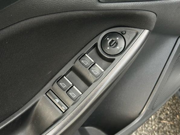Ford Focus III Рестайлинг с пробегом 2017 года, цена 979 000 рублей, 165929 км, хэтчбек, Автокод Объявления