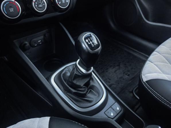 Kia Rio III Рестайлинг с пробегом 2016 года, цена 998 000 рублей, 106463 км, хэтчбек, Автокод Объявления