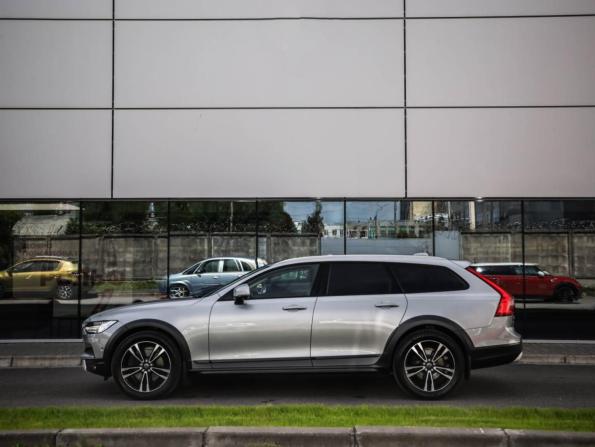Volvo V90 Cross Country I с пробегом 2017 года, цена 3 489 000 рублей, 99101 км, универсал, Автокод Объявления