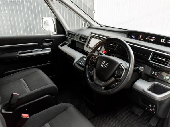 Honda Stepwgn V Рестайлинг с пробегом 2019 года, цена 2 190 000 рублей, 125795 км, минивэн, Автокод Объявления
