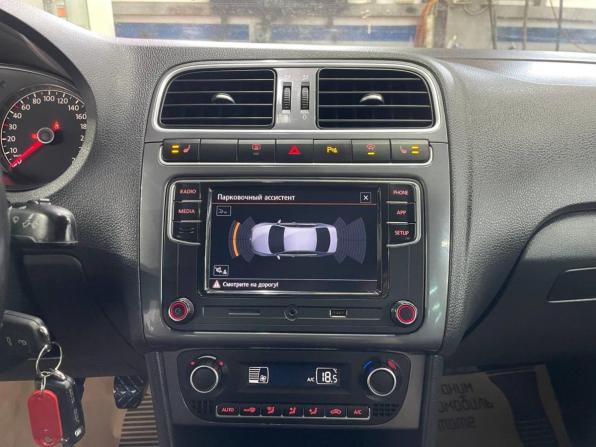 Volkswagen Polo V Рестайлинг с пробегом 2018 года, цена 993 700 рублей, 264000 км, седан, Автокод Объявления