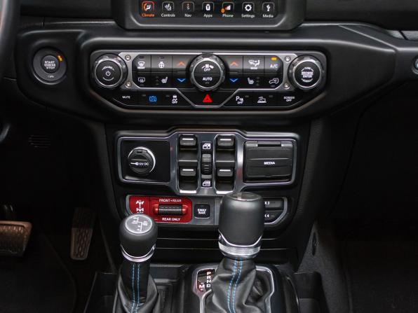 Jeep Wrangler IV (JL) с пробегом 2022 года, цена 7 499 000 рублей, 12632 км, внедорожник, Автокод Объявления