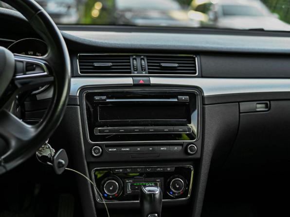 Skoda Superb II Рестайлинг с пробегом 2014 года, цена 1 000 000 рублей, 221774 км, лифтбек, Автокод Объявления