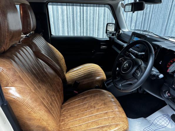 Suzuki Jimny IV с пробегом 2022 года, цена 2 550 000 рублей, 28878 км, внедорожник, Автокод Объявления