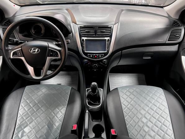 Hyundai Solaris I с пробегом 2012 года, цена 670 000 рублей, 270344 км, хэтчбек, Автокод Объявления
