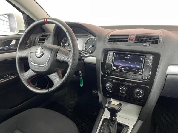 Skoda Octavia II (A5) Рестайлинг с пробегом 2011 года, цена 750 000 рублей, 253618 км, лифтбек, Автокод Объявления