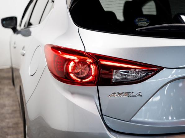 Mazda Axela III Рестайлинг с пробегом 2018 года, цена 1 620 000 рублей, 38456 км, хэтчбек, Автокод Объявления