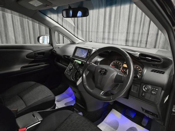 Toyota Wish II с пробегом 2011 года, цена 1 249 000 рублей, 198000 км, минивэн, Автокод Объявления
