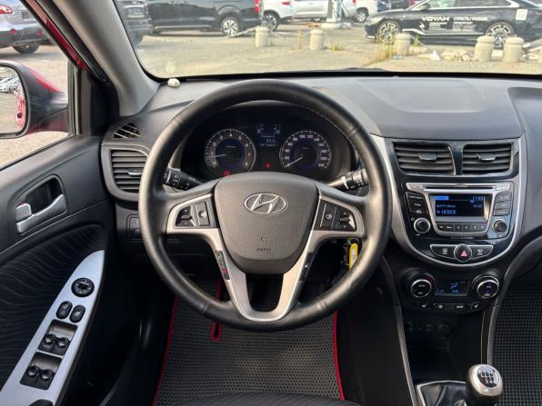 Hyundai Solaris I Рестайлинг с пробегом 2015 года, цена 945 000 рублей, 164631 км, седан, Автокод Объявления