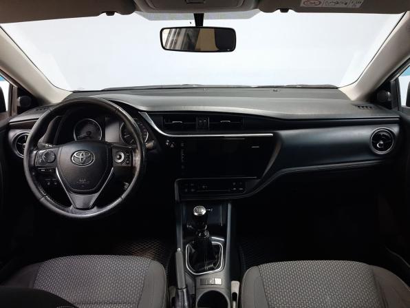 Toyota Corolla XI (E160 E170 E180) Рестайлинг 1 с пробегом 2017 года, цена 1 299 000 рублей, 173954 км, седан, Автокод Объявления
