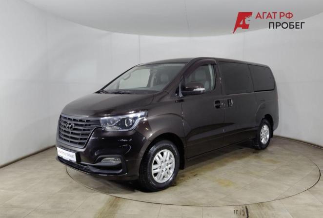 Hyundai H-1 II Рестайлинг с пробегом 2018 года, цена 2 450 000 рублей, 195600 км, минивэн, Автокод Объявления