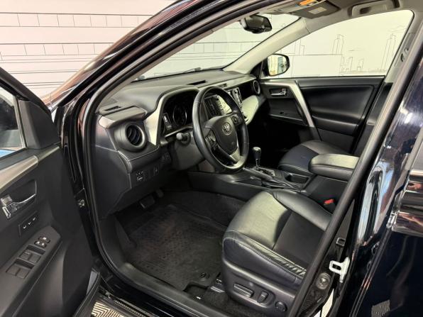 Toyota RAV4 IV (XA40) Рестайлинг с пробегом 2017 года, цена 3 200 000 рублей, 79134 км, внедорожник, Автокод Объявления