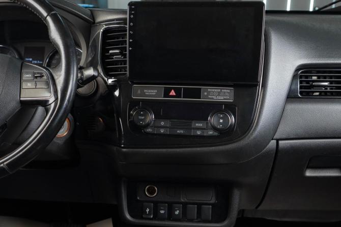 Mitsubishi Outlander III Рестайлинг 3 с пробегом 2018 года, цена 1 799 000 рублей, 224000 км, внедорожник, Автокод Объявления