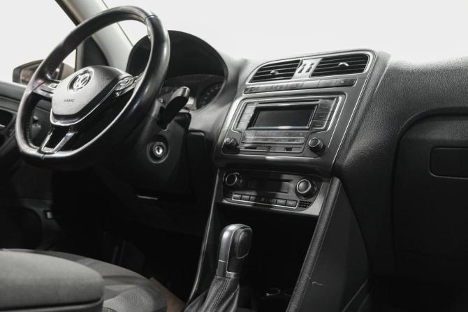 Volkswagen Polo V Рестайлинг с пробегом 2016 года, цена 1 179 000 рублей, 126800 км, седан, Автокод Объявления