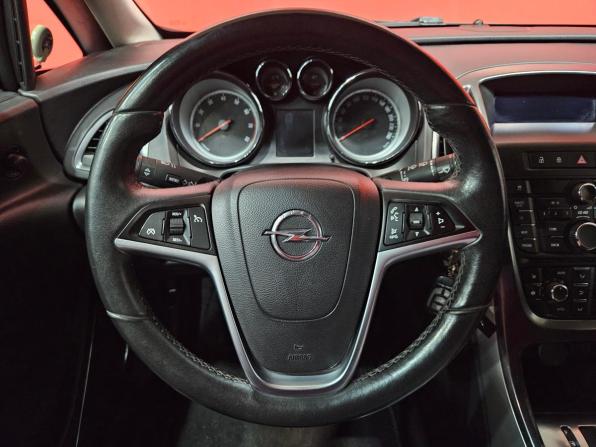 Opel Astra J с пробегом 2011 года, цена 775 000 рублей, 145484 км, хэтчбек, Автокод Объявления