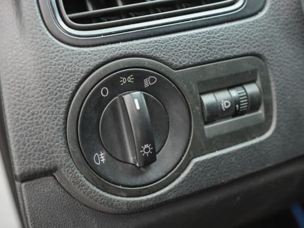 Volkswagen Polo V Рестайлинг с пробегом 2017 года, цена 949 000 рублей, 128537 км, седан, Автокод Объявления