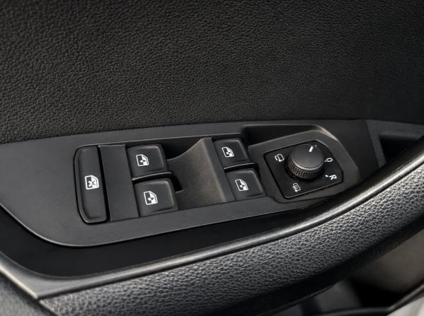 Skoda Karoq I с пробегом 2020 года, цена 2 355 000 рублей, 49917 км, внедорожник, Автокод Объявления