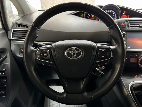 Toyota Verso I Рестайлинг с пробегом 2016 года, цена 1 399 000 рублей, 135105 км, компактвэн, Автокод Объявления