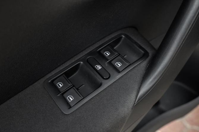 Volkswagen Polo V Рестайлинг с пробегом 2016 года, цена 999 000 рублей, 193297 км, седан, Автокод Объявления