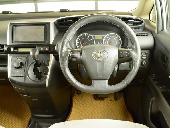 Toyota Wish II с пробегом 2012 года, цена 1 205 999 рублей, 176000 км, минивэн, Автокод Объявления