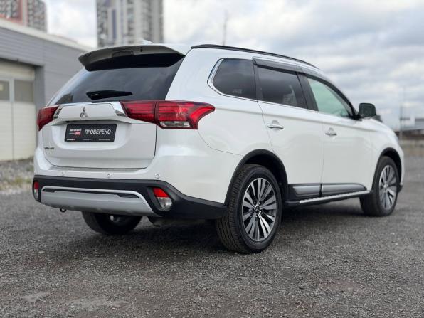 Mitsubishi Outlander III Рестайлинг 3 с пробегом 2019 года, цена 1 985 000 рублей, 180000 км, внедорожник, Автокод Объявления