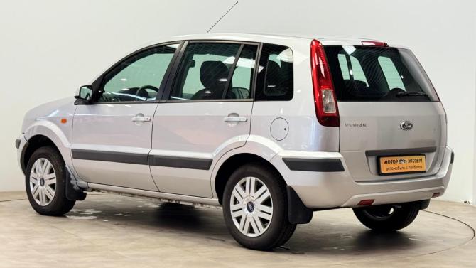 Ford Fusion I Рестайлинг с пробегом 2006 года, цена 375 000 рублей, 143500 км, хэтчбек, Автокод Объявления