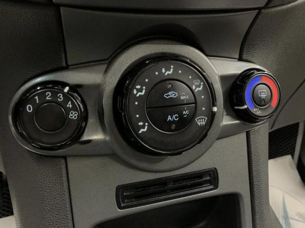 Ford Fiesta Mk6 Рестайлинг с пробегом 2016 года, цена 660 000 рублей, 250638 км, седан, Автокод Объявления
