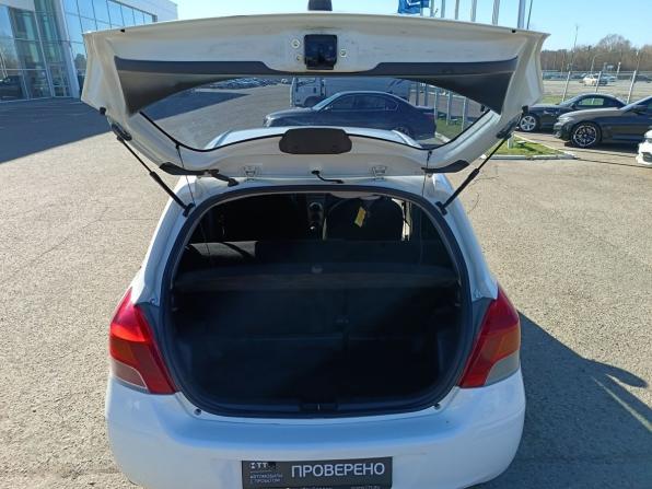 Toyota Yaris II с пробегом 2009 года, цена 400 000 рублей, 179498 км, хэтчбек, Автокод Объявления