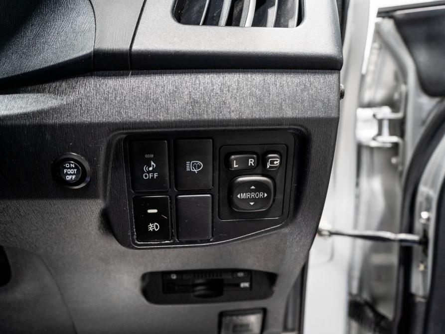 Toyota Prius III Рестайлинг (XW30) Чита  - изображение 13