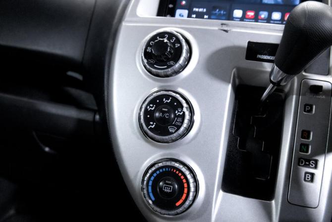 Toyota Ractis I с пробегом 2009 года, цена 660 000 рублей, 306642 км, хэтчбек, Автокод Объявления
