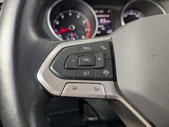 Volkswagen Tiguan II Рестайлинг с пробегом 2021 года, цена 2 595 000 рублей, 79435 км, внедорожник, Автокод Объявления
