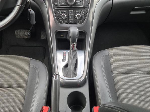 Opel Astra J с пробегом 2011 года, цена 650 000 рублей, 178553 км, хэтчбек, Автокод Объявления
