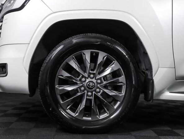Toyota Land Cruiser 300 Series с пробегом 2021 года, цена 8 898 000 рублей, 109143 км, внедорожник, Автокод Объявления