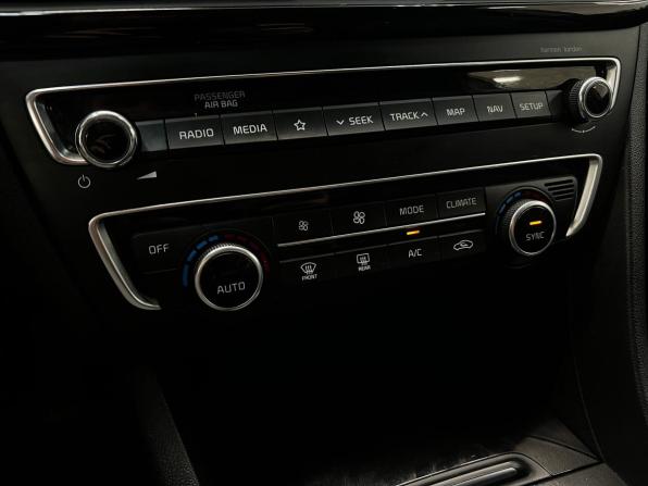 Kia Optima IV Рестайлинг с пробегом 2019 года, цена 2 230 000 рублей, 81225 км, седан, Автокод Объявления