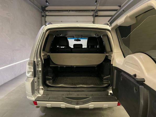 Mitsubishi Pajero IV Рестайлинг 1 с пробегом 2011 года, цена 1 799 000 рублей, 301938 км, внедорожник, Автокод Объявления