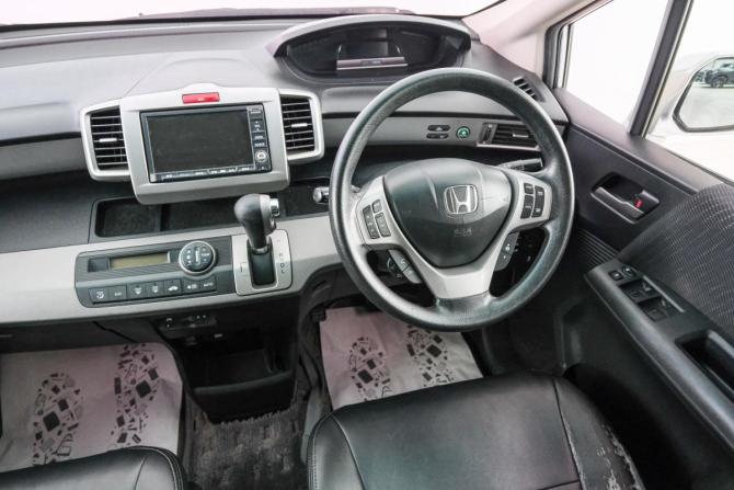 Honda Freed I Рестайлинг с пробегом 2013 года, цена 1 129 000 рублей, 147000 км, компактвэн, Автокод Объявления