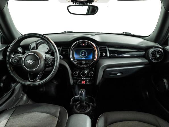 Mini Hatch III (F55/F56) Рестайлинг с пробегом 2021 года, цена 2 199 000 рублей, 70244 км, хэтчбек, Автокод Объявления