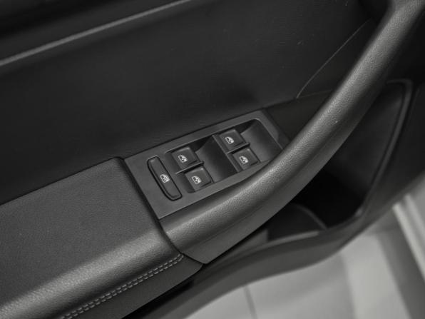 Skoda Rapid I Рестайлинг с пробегом 2019 года, цена 1 445 000 рублей, 71328 км, лифтбек, Автокод Объявления