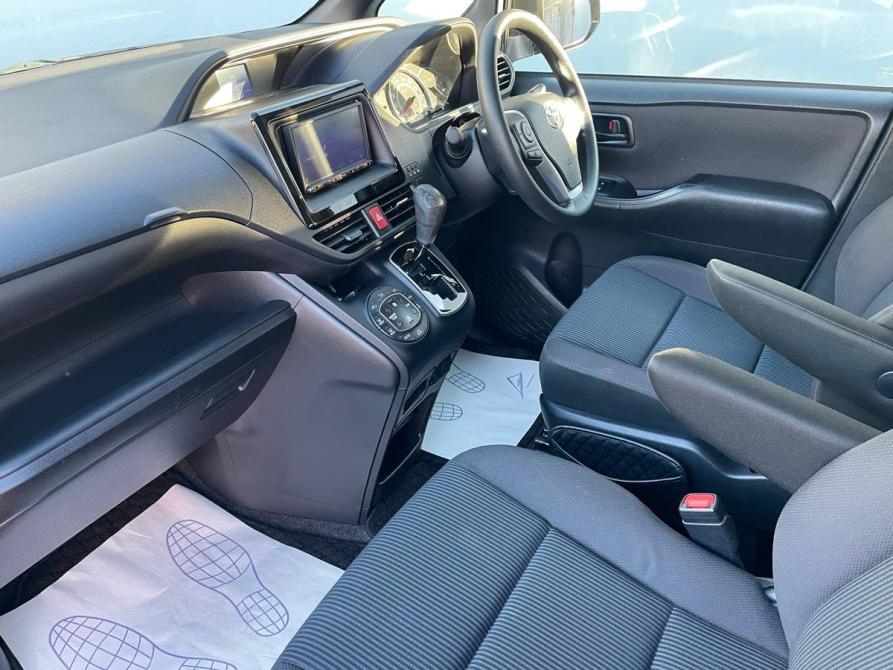 Toyota Voxy III (R80) Рестайлинг Стерлитамак  - изображение 31